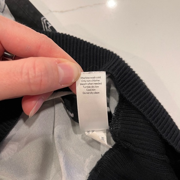 Althleta Sz XS Black Floral Print Ribbed Shell Zephyr Tank Top Black UPF 50+ - Picture 6 of 8